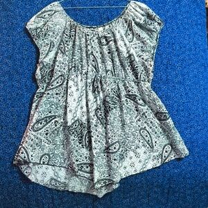 LA Blues Black and White Paisley Baby doll puffy sleeveless top.